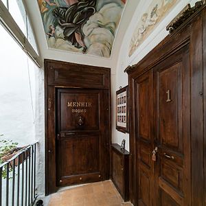 Menhir Rooms